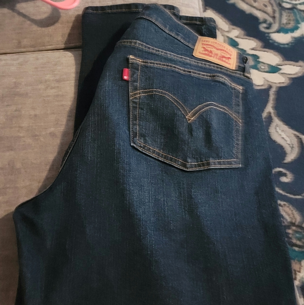 Womens levis waist 31